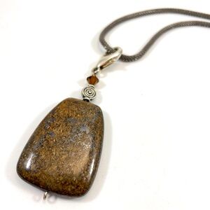 Beautiful Unsigned Silver Tone Chain Bronzite Pendant Statement Necklace
